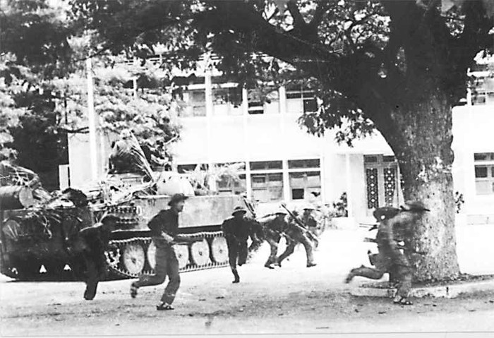 Bộ đội đánh chiếm dinh tỉnh trưởng Phan Rang lúc 9h30, ngày 16/4/1975, đập tan “lá chắn thép” Phan Rang của địch, mở đường tiến quân về giải phóng Sài Gòn.